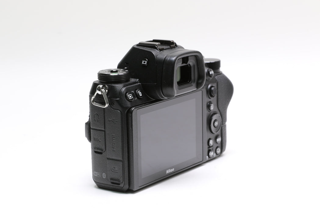 Nikon Z6 Mirrorless Digital Camera 24.5MP - Black (Kit with NIKKOR Z 24-70mm F/4 S Zoom Lens)
