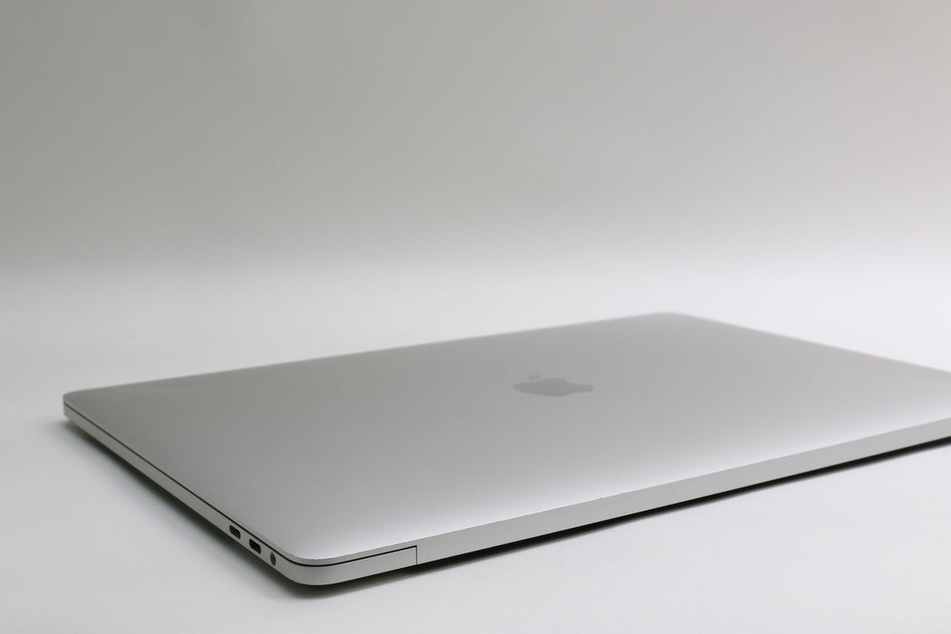 15" 2.8K 2017, MacBook Pro, BTO, i7-7920HQ, 16GB, 256GB SSD, Radeon Pro 560