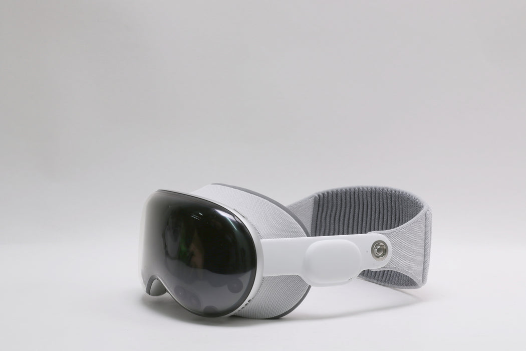 Apple Vision Pro (M2) Headset, 256GB, Solo Knit M, 21W, MQL83LL/A w/ Travel Case — photo 3 of 6