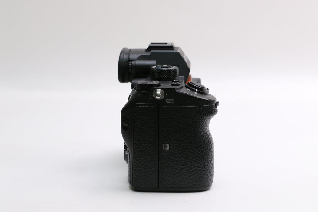Sony Alpha a7R III Mirrorless Camera