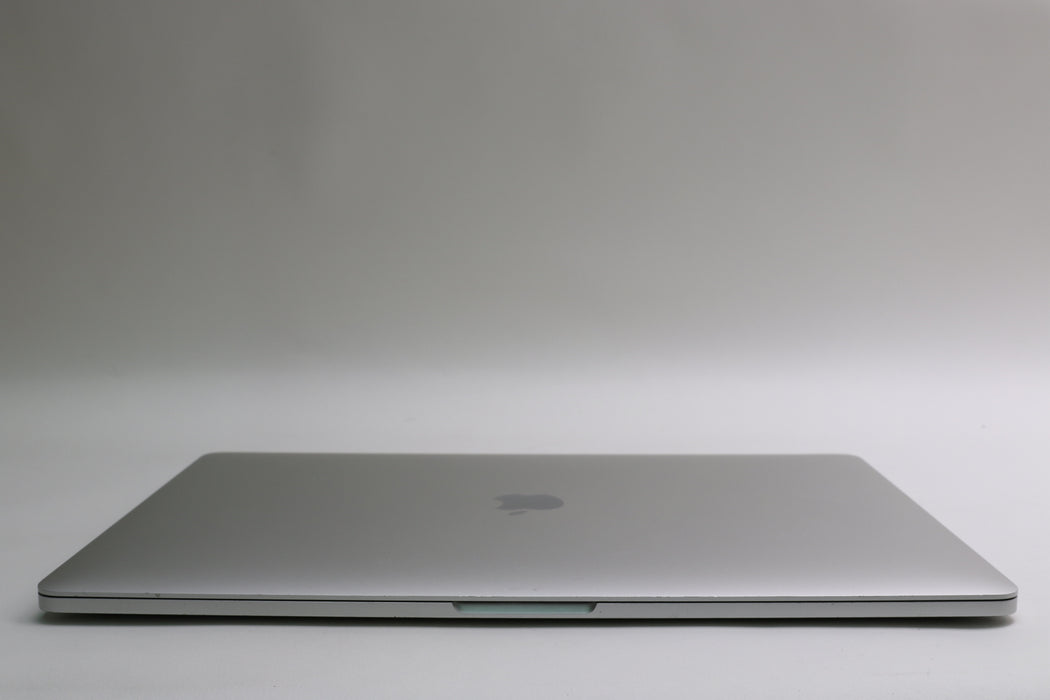 15" 2017, MacBook Pro, MPTU2LL/A, i7-7700HQ, 16GB, 256GB SSD, Radeon Pro 555