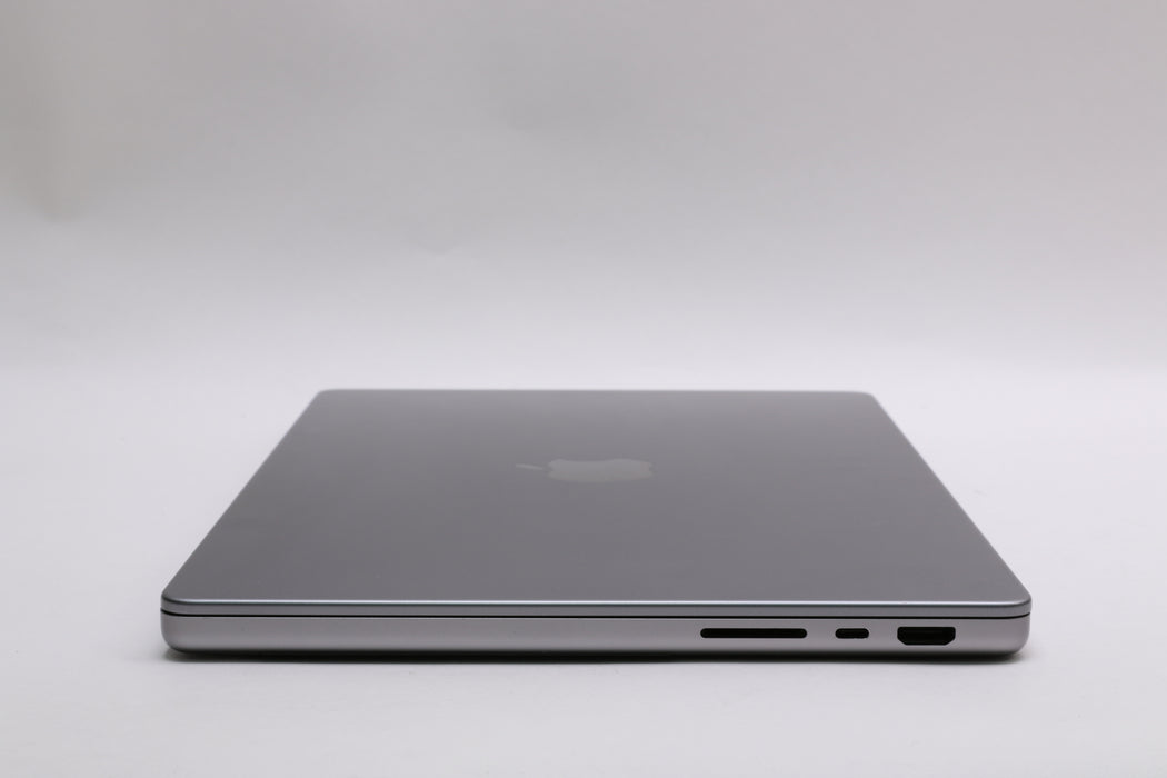 14" 2021, MacBook Pro, BTO, Apple M1 Max, 64GB, 4TB SSD, 32C — photo 6 of 13