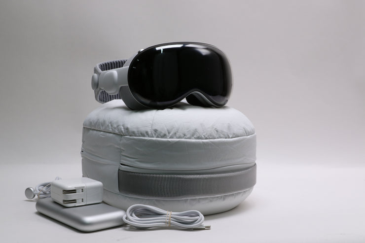 Apple Vision Pro (M2) Headset, 256GB, Solo Knit M, 21W, MQL83LL/A w/ Travel Case