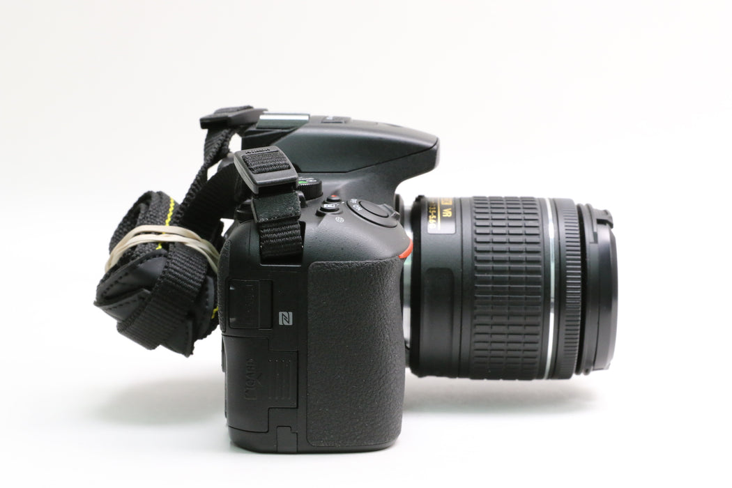 Nikon D5600 Camera w/ Nikon 18-55mm f/3.5-5.6G DX VR Lens! 407 Shutter Count!