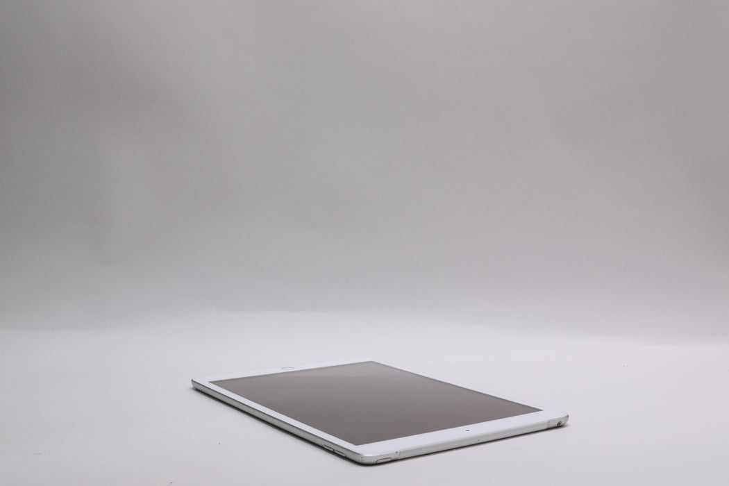 10.9" Apple iPad 10.2" 7th Gen, 32GB, Unlocked, Silver, MW6C2J/A — photo 12 of 13