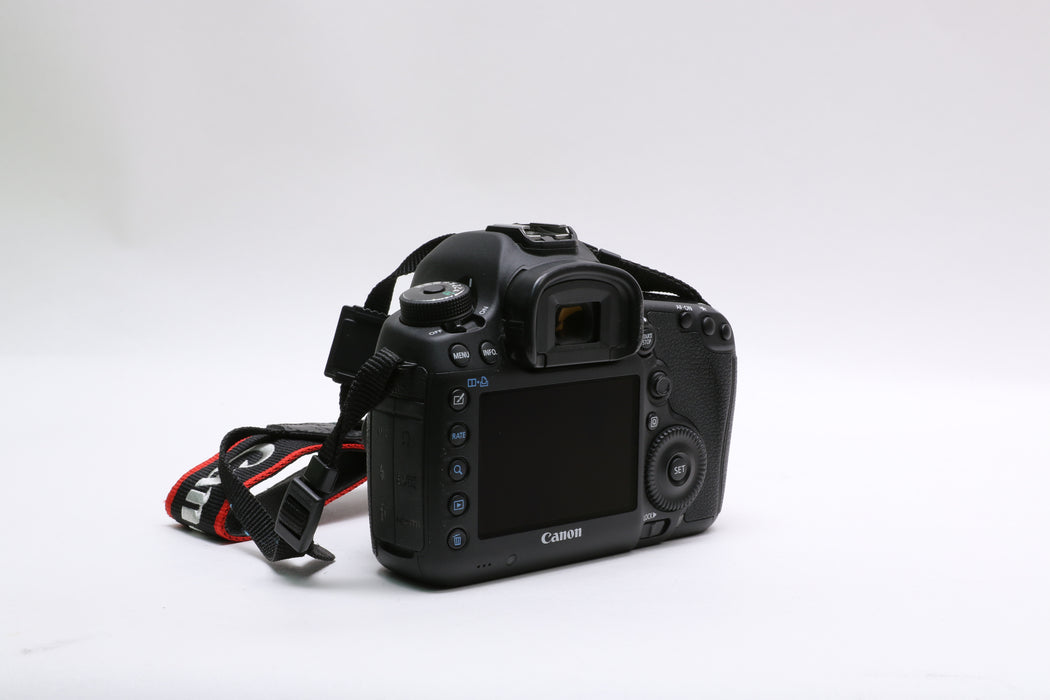 Canon EOS 5D Mark III 22.3MP Digital SLR Camera — photo 4 of 8
