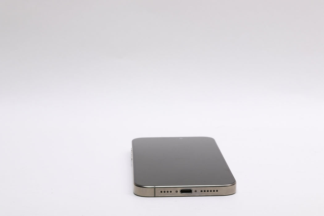 Apple iPhone 15 Pro Max, 256GB, Unlocked, Natural Titanium, MU683LL/A — photo 9 of 13