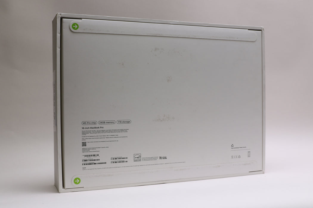16" 2026, MacBook Pro, MGE44LL/A, Apple M5 Pro, 24GB, 1TB SSD, 20C — photo 2 of 3