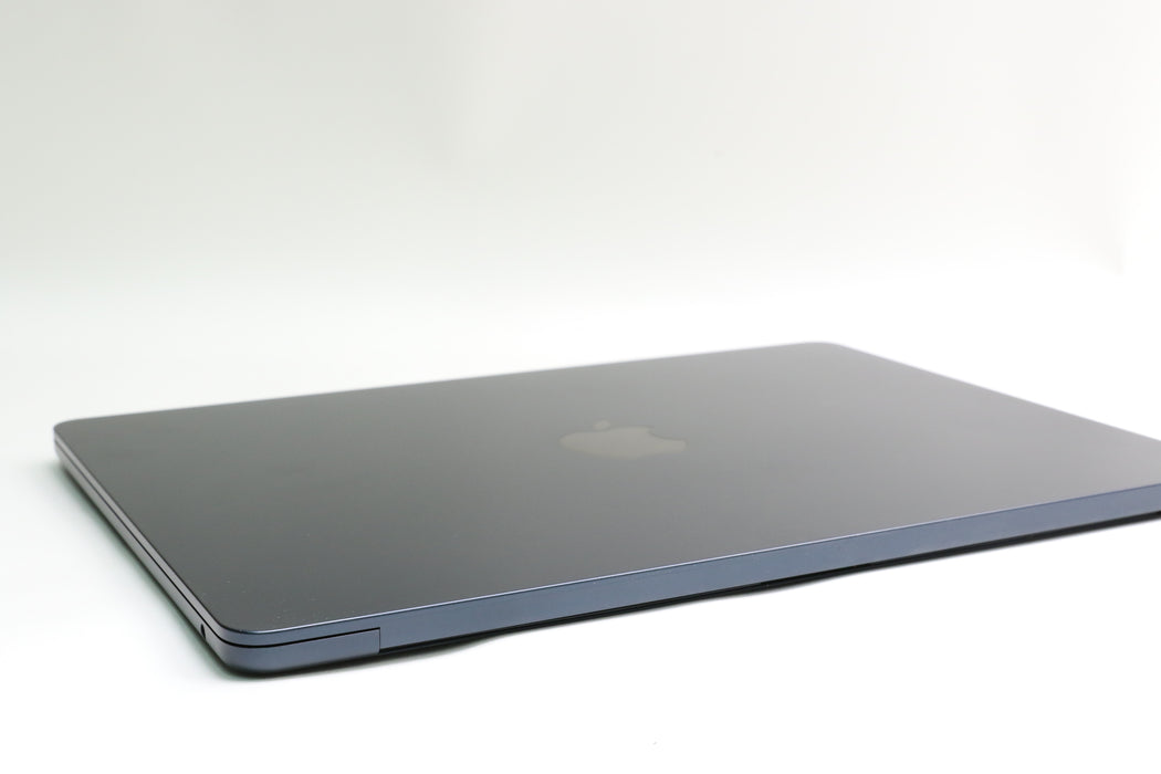 AppleCare+ 2027! 13" 2022 Apple Macbook Air, MLY33LL/A, M2, 8GB, 256GB SSD, 8C
