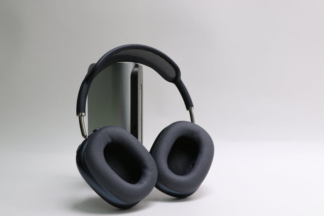 Apple AirPods Max 2 (Midnight) w/ Case! — photo 3 of 6