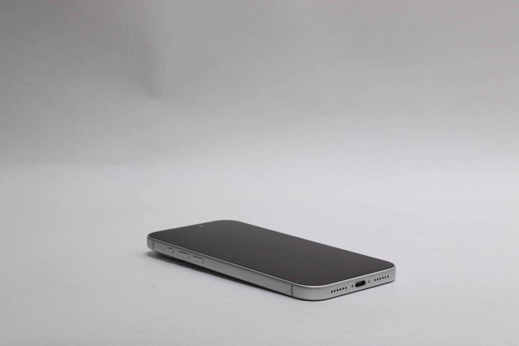 Apple iPhone 17 Pro Max, 1TB, Unlocked, Silver, NFXN4LL/A — photo 8 of 13