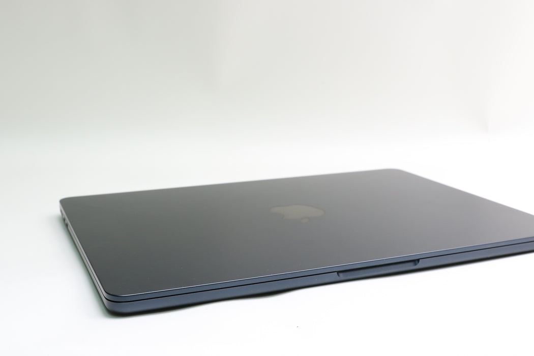 AppleCare+ 2027! 13" 2022 Apple Macbook Air, MLY33LL/A, M2, 8GB, 256GB SSD, 8C