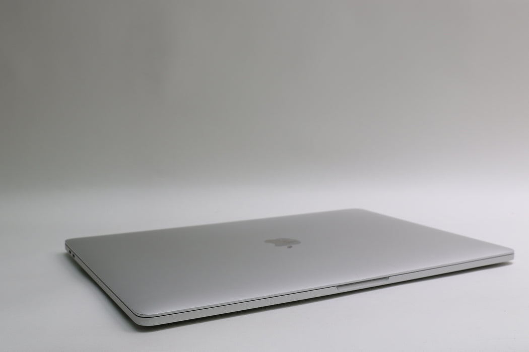 15" 2017, MacBook Pro, MPTU2LL/A, i7-7700HQ, 16GB, 256GB SSD, Radeon Pro 555