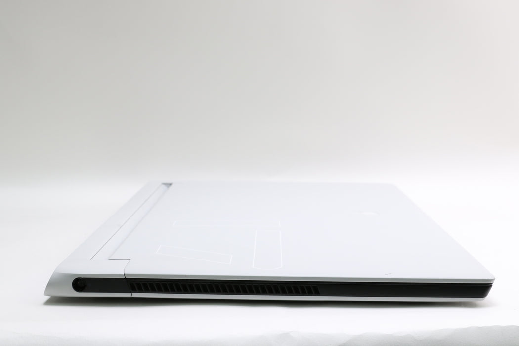 100%BATT 17" 4K! Alienware x17 R2, i7-12700H, 64GB, 2TB SSD, RTX 3070 Ti