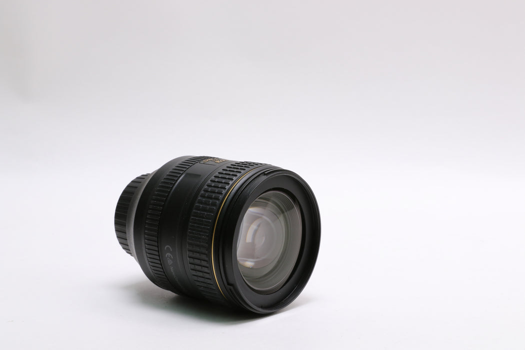 Nikon AF-S DX NIKKOR 16-80mm f/2.8-4E ED VR Lens — photo 3 of 5