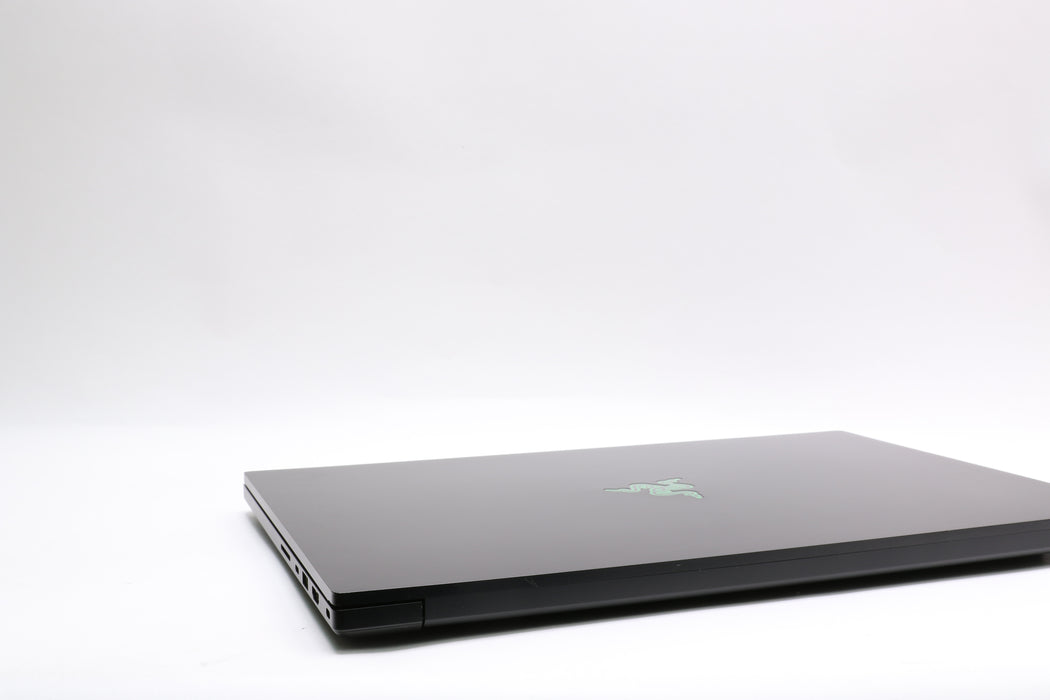 17.3" Razer Blade 17 (2022) - RZ09-0423, i7-12800H, 64GB, 1TB SSD, RTX 3070 Ti — photo 7 of 13