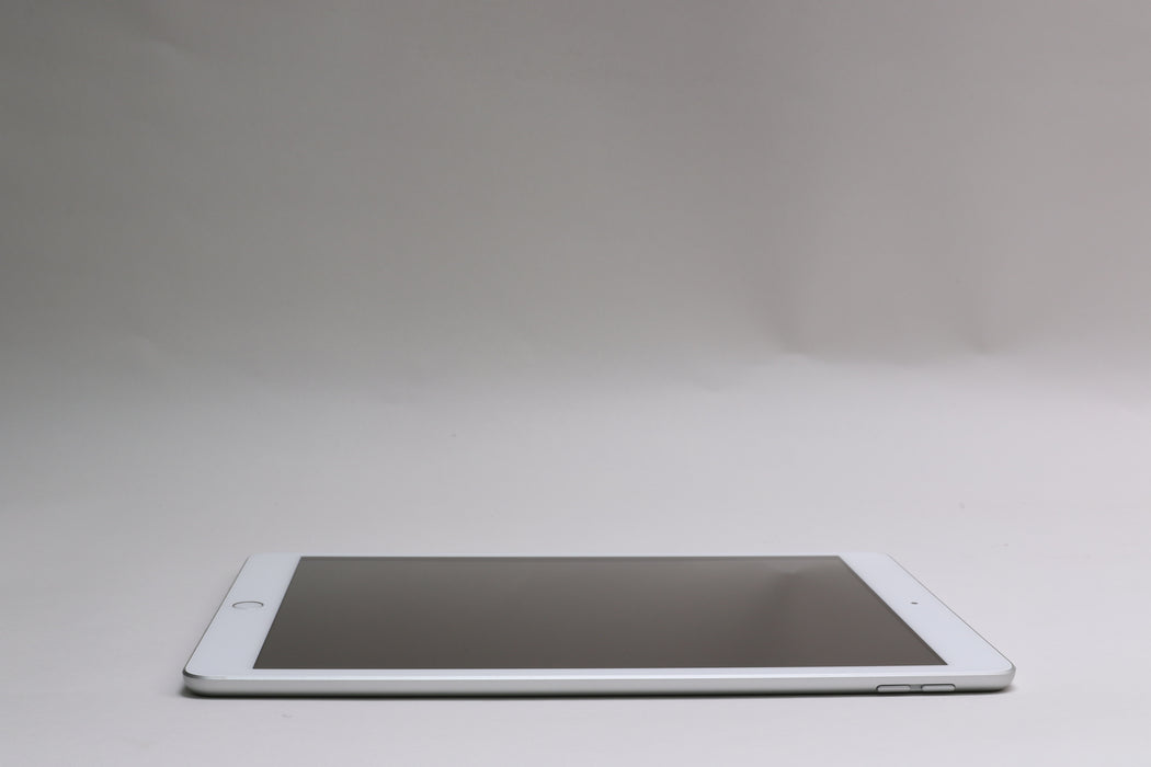 10.2" iPad 8th Gen, 32GB, Wi-Fi Only, Silver, MYLA2LL/A — photo 11 of 13
