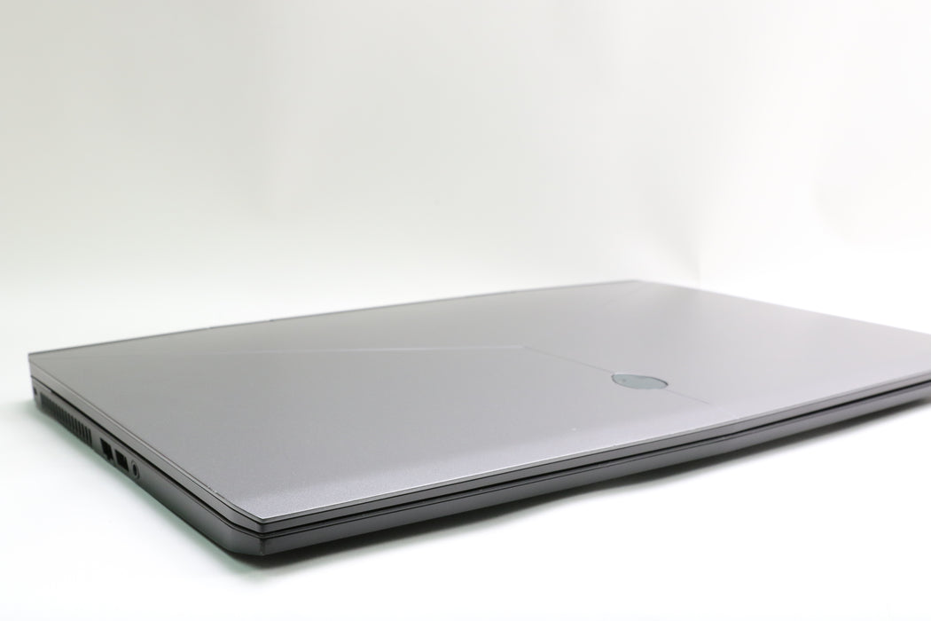 17.3" Alienware M17, i7-9750H, 16GB, 1TB HDD & 256GB SSD, RTX 2070 Max-Q