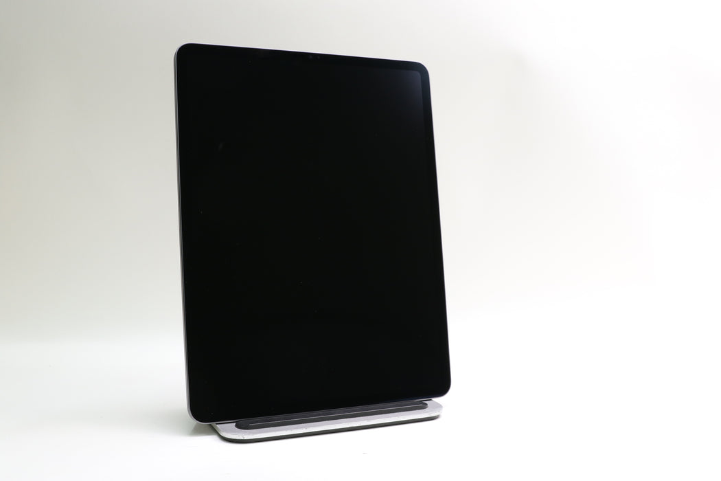 iPad Pro 12.9" M1, 5th Gen, 512GB, Wi-Fi Only, Space Gray, MHNK3LL/A w/ Magic Keyboard, 2nd Gen Apple Pencil