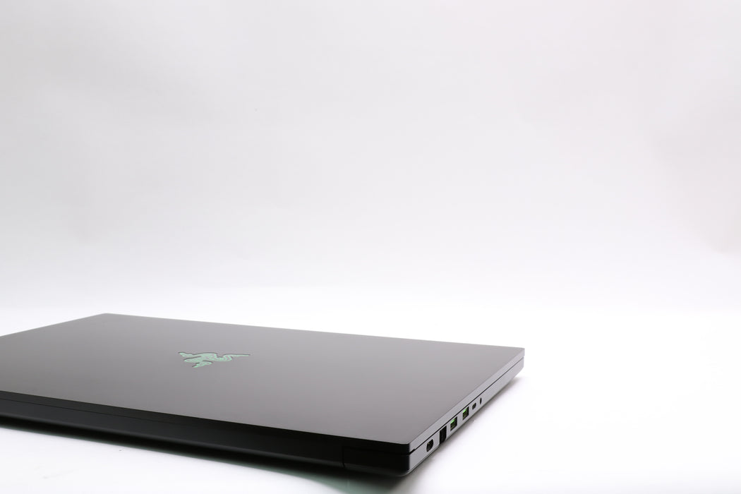 17.3" Razer Blade 17 (2022) - RZ09-0423, i7-12800H, 64GB, 1TB SSD, RTX 3070 Ti — photo 9 of 13
