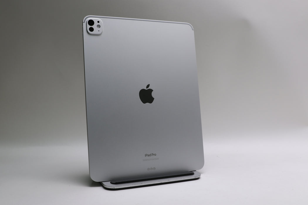 iPad Pro 13" M4, 512GB, Wi-Fi Only, Silver, MVX53LL/A w/ Magic Keyboard!
