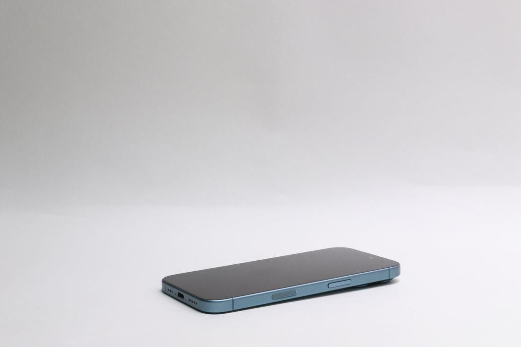 Apple iPhone 16, 256GB, Unlocked, Teal, MYD23LL/A — photo 10 of 13