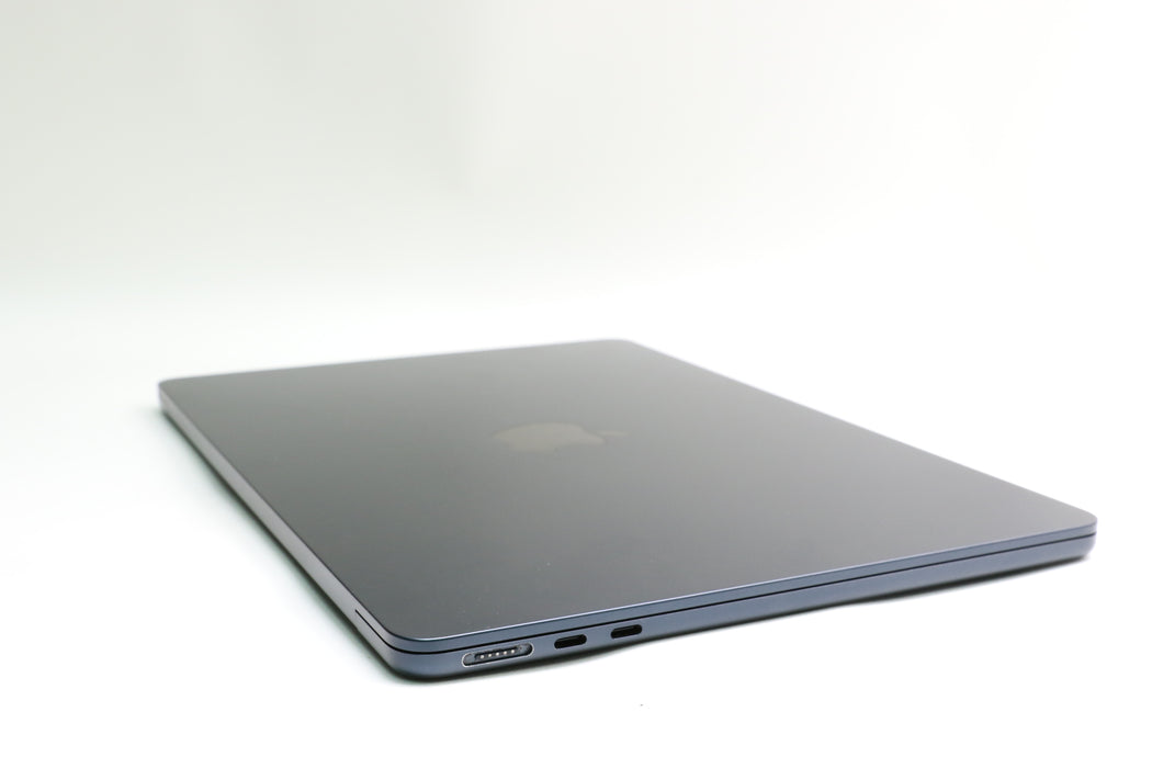 AppleCare+ 2027! 13" 2022 Apple Macbook Air, MLY33LL/A, M2, 8GB, 256GB SSD, 8C