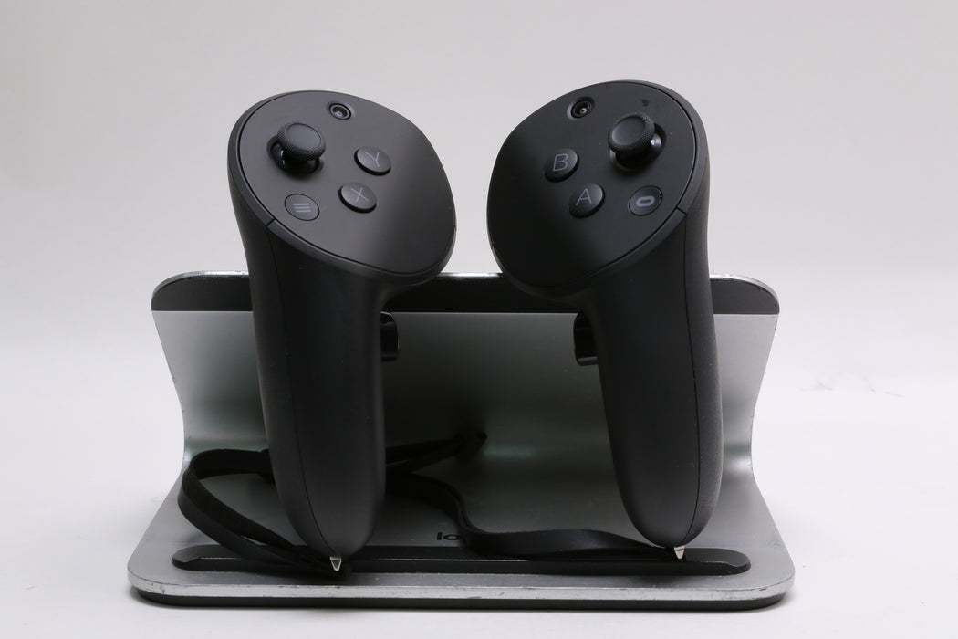 Meta Quest Pro 256GB w/ Dock and Controllers! — photo 9 of 11