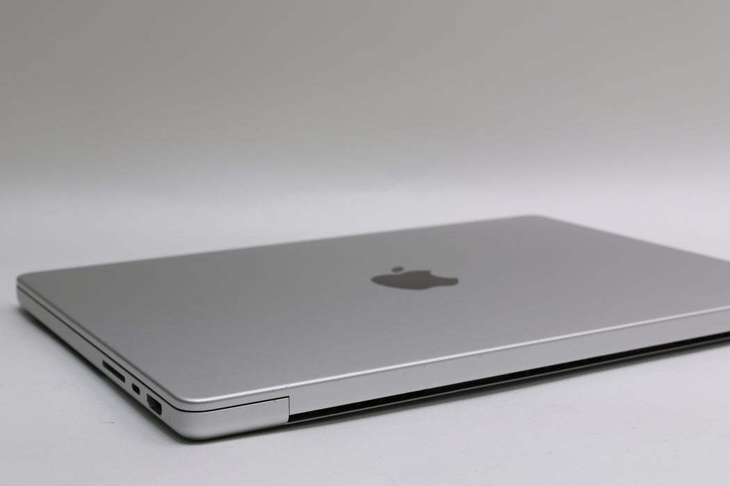 14" 2021 Macbook Pro, 3.20 GHz Apple M1 Max, 32GB, 4TB SSD, 32C