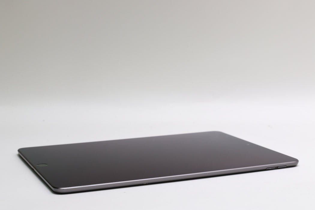 iPad Air (3rd Gen), 64GB, Wi-Fi Only, Space Gray, MUUJ2LL/A 10.5”
