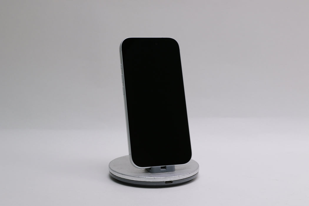 Apple iPhone 17 Pro, 256GB, Unlocked, Silver, MG7K4LL/A — photo 3 of 13