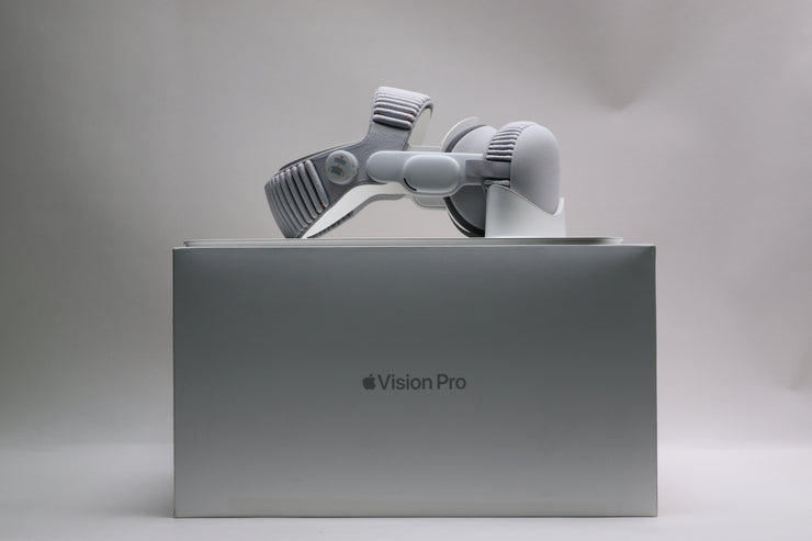 Open Box! Apple Vision Pro (M5) 256GB VR Headset, 21W, MFHE4AM/A