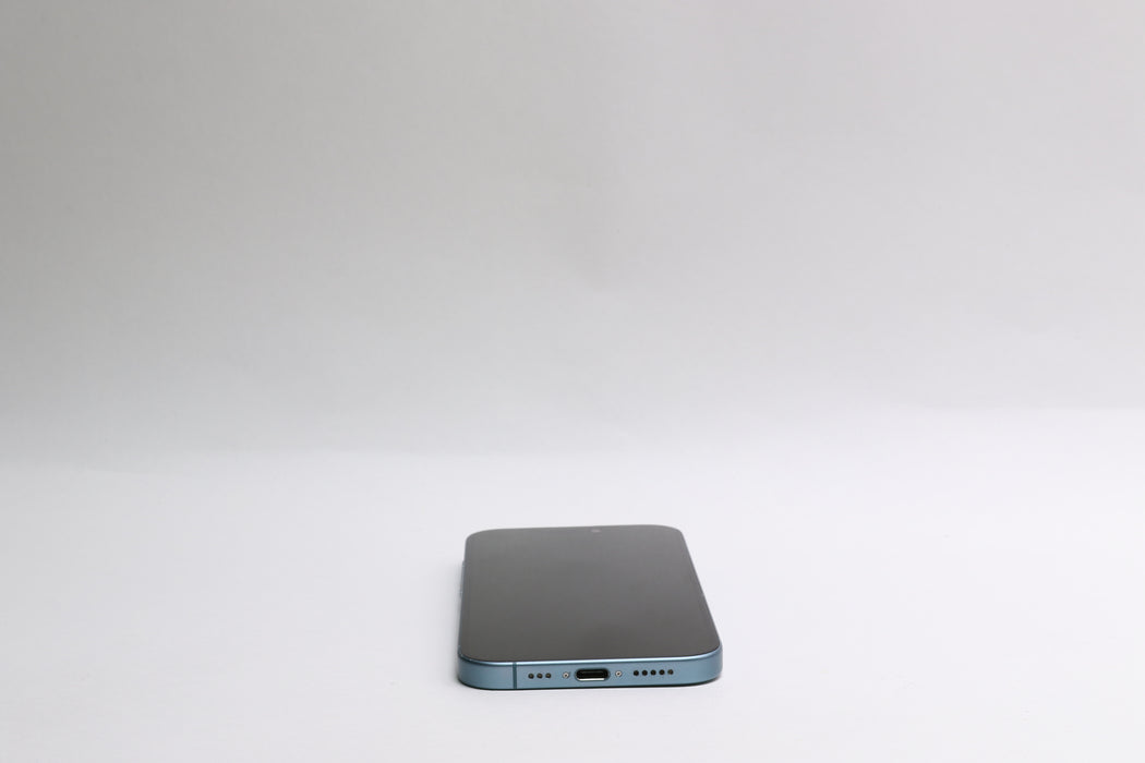 Apple iPhone 16, 256GB, Unlocked, Teal, MYD23LL/A — photo 9 of 13
