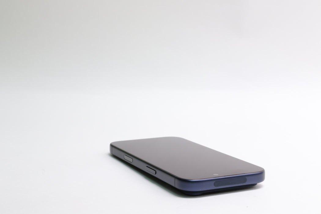 Apple iPhone 17 Pro, 1TB, Unlocked, Deep Blue, NG7U4LL/A — photo 12 of 13