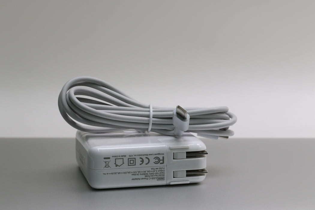 15" 2017, MacBook Pro, MPTU2LL/A, i7-7700HQ, 16GB, 256GB SSD, Radeon Pro 555