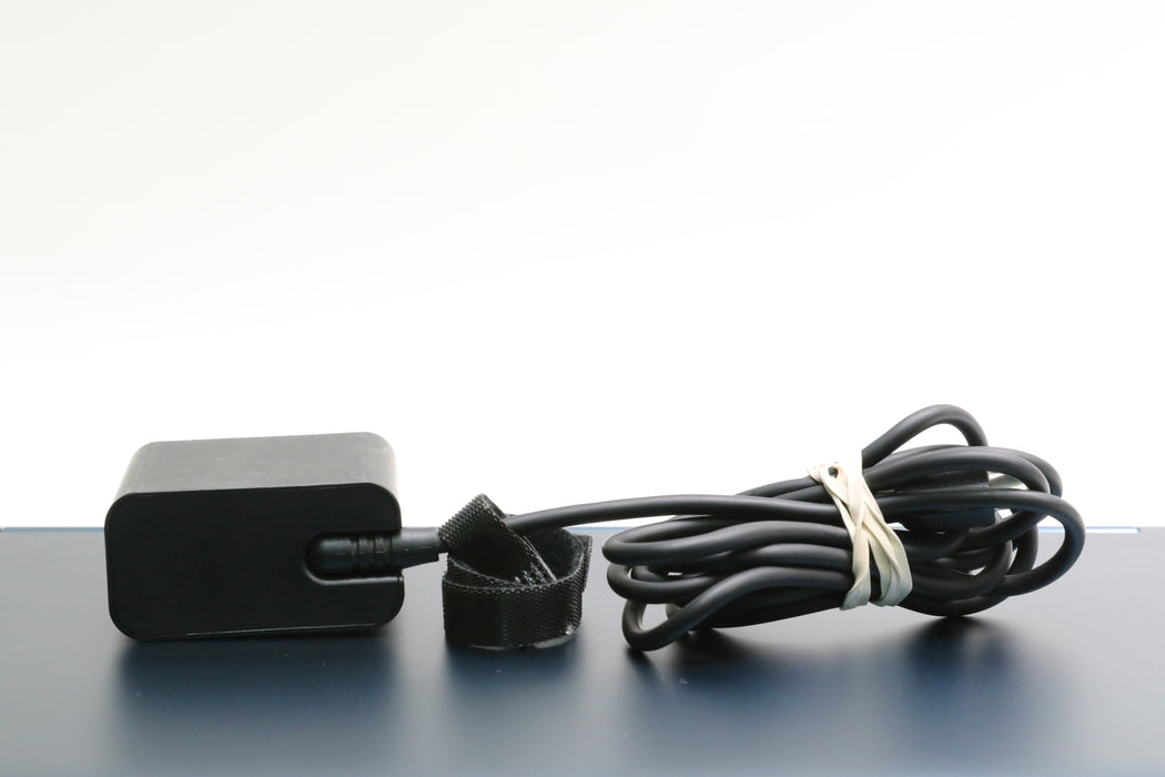 14" 2.8K Lenovo Yoga Book 9 13iru8, i7-1355U, 16GB, 1TB, Touch, 100% Battery!