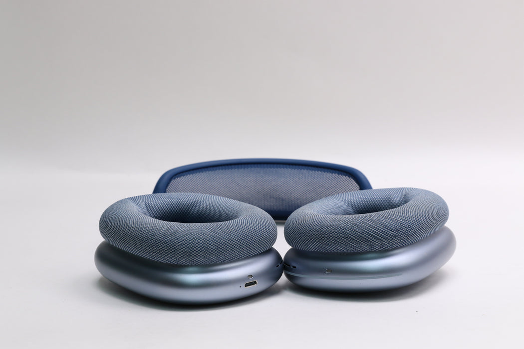 Apple AirPods Max Headphones (Lightning) w/ Smart Case!