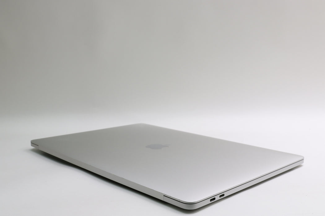 15" 2.8K 2017, MacBook Pro, BTO, i7-7920HQ, 16GB, 256GB SSD, Radeon Pro 560