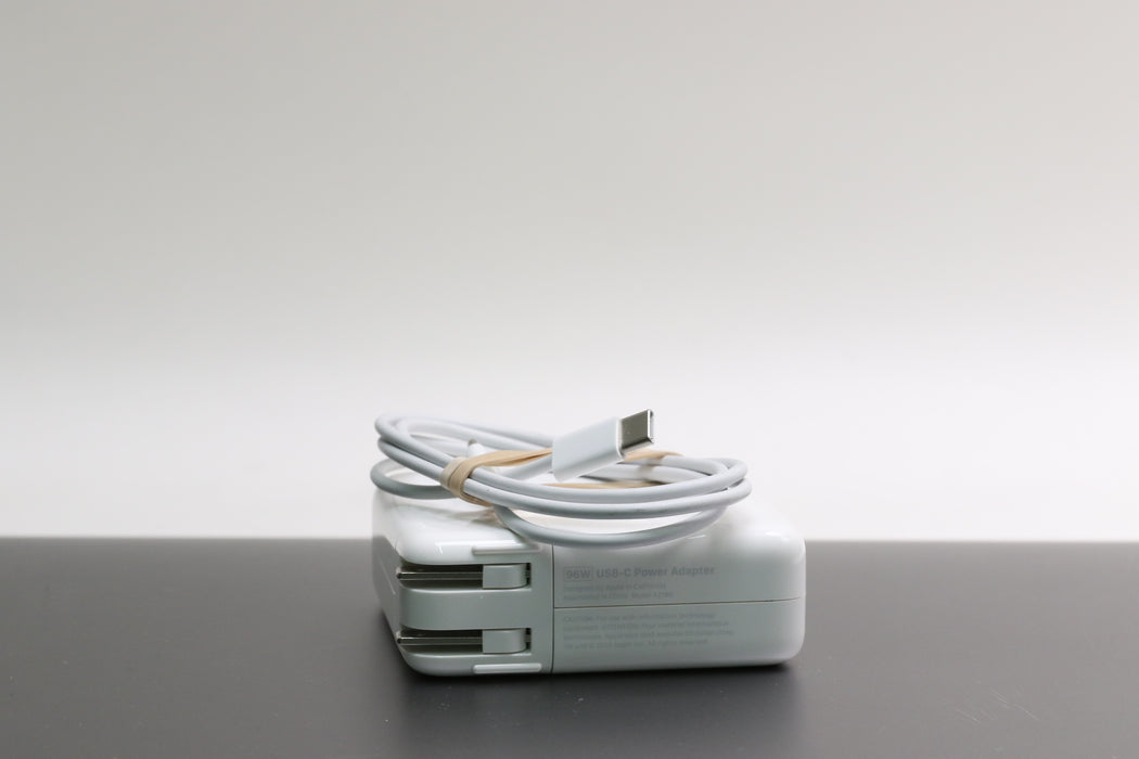 15" 2018, MacBook Pro, MR932LL/A, i7-8750H, 16GB, 256GB, Pro 555X, 100% Battery!