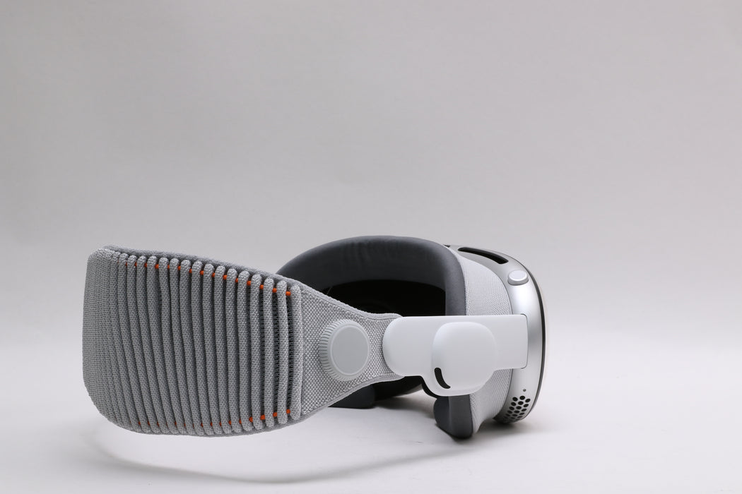 Apple Vision Pro (M2) Headset, 256GB, Solo Knit M, 21W, MQL83LL/A w/ Travel Case — photo 6 of 6