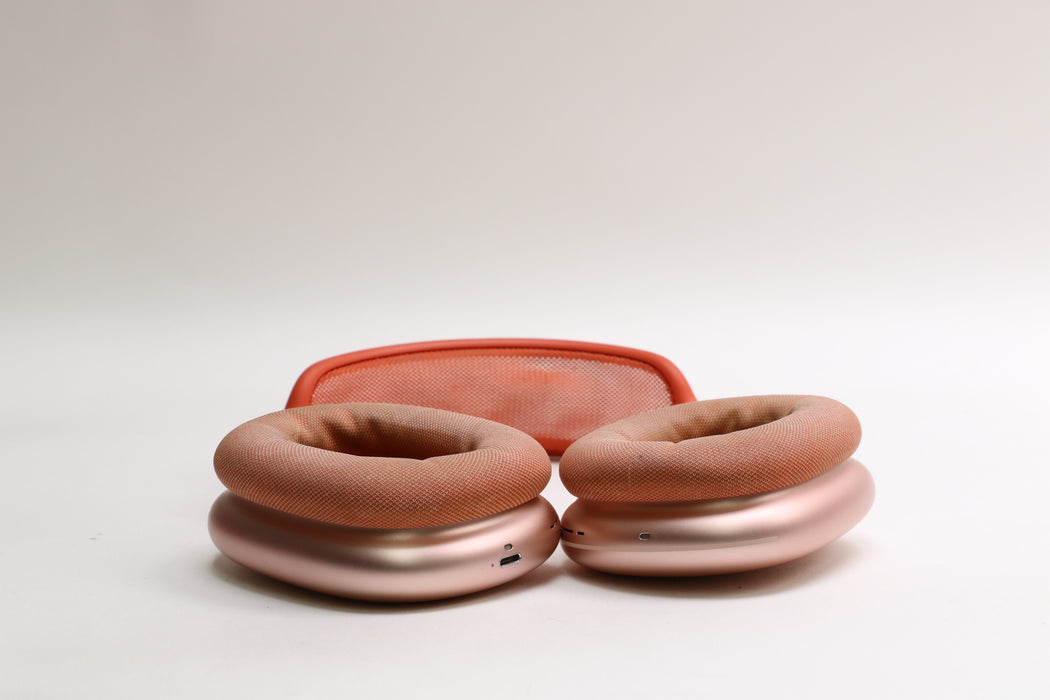 Apple AirPods Max w/Case. Pink. Lightning Port