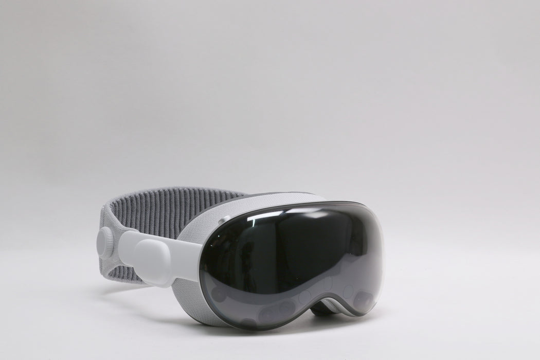 Apple Vision Pro (M2) Headset, 256GB, Solo Knit M, 21W, MQL83LL/A w/ Travel Case — photo 2 of 6