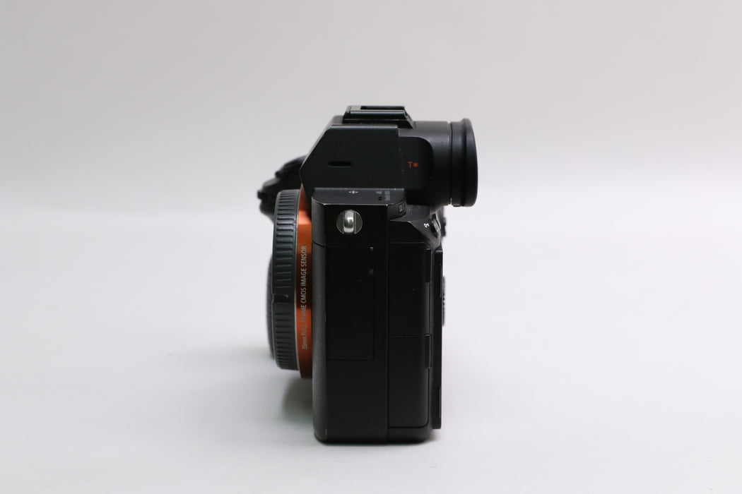 Sony Alpha a7R III Mirrorless Camera