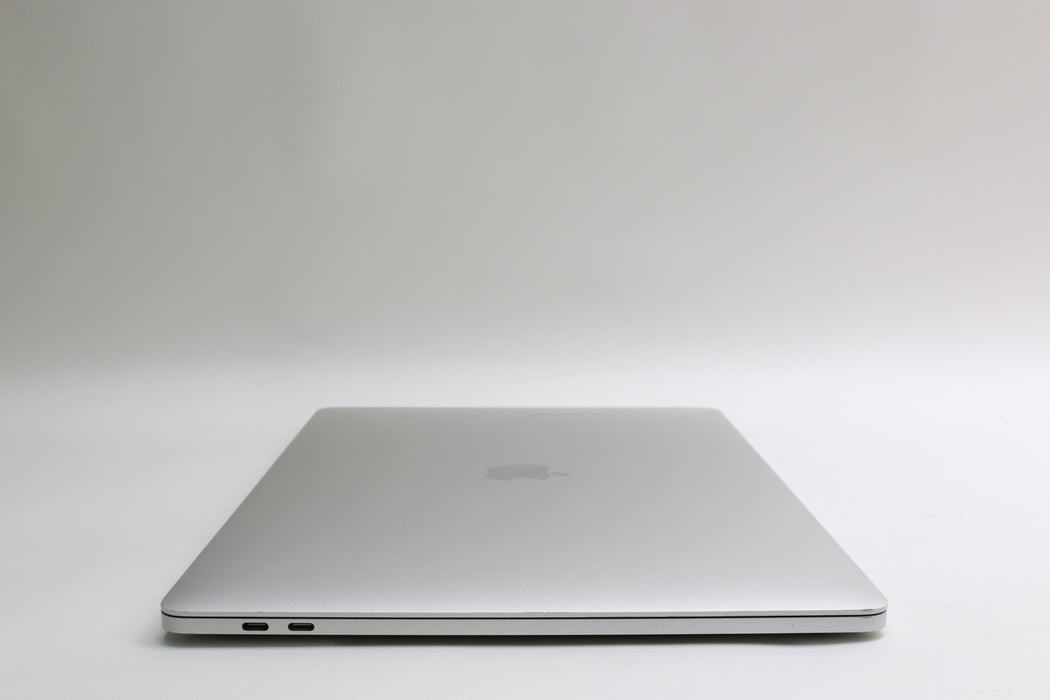 15" 2.8K 2017, MacBook Pro, BTO, i7-7920HQ, 16GB, 256GB SSD, Radeon Pro 560