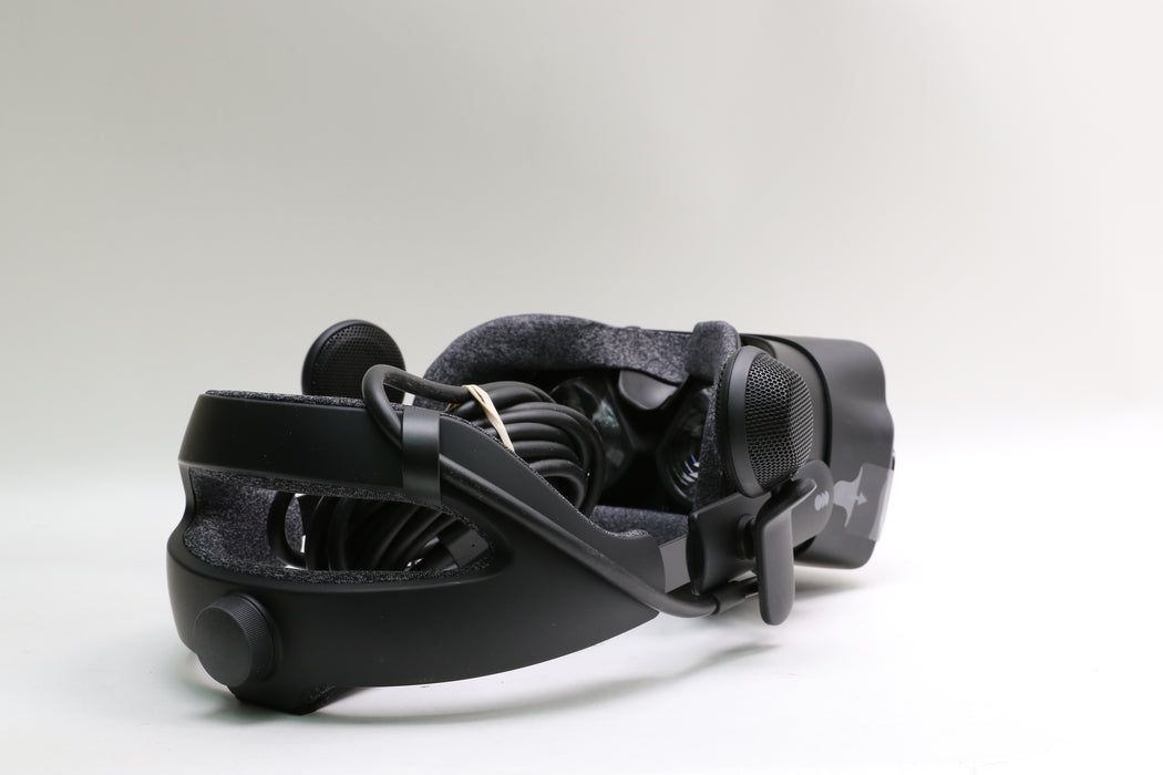 Valve Index VR Headset w/ Controllers, 2x Base Station 2.0s, Cables, Box!