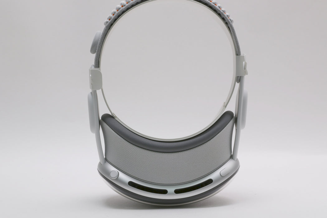 Apple Vision Pro 256GB (M2) Virtual Reality Headset, MQL83LL/A, w/ Accessories! — photo 7 of 7
