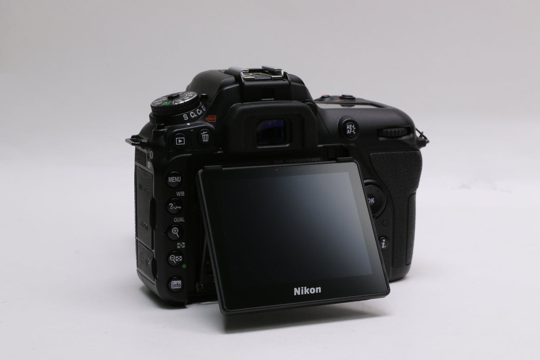 Nikon D7500 Camera w/ Nikon AF-P DX 18-55mm, 70-300mm, 2x OEM Batteries, 10K SC! — photo 4 of 15