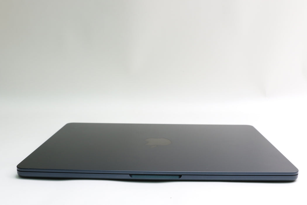 AppleCare+ 2027! 13" 2022 Apple Macbook Air, MLY33LL/A, M2, 8GB, 256GB SSD, 8C