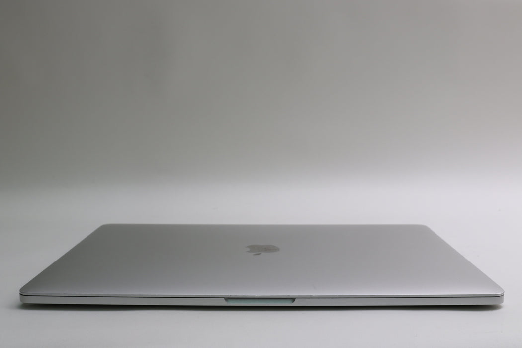 15" 2017, MacBook Pro, MPTU2LL/A, i7-7700HQ, 16GB, 256GB SSD, Radeon Pro 555