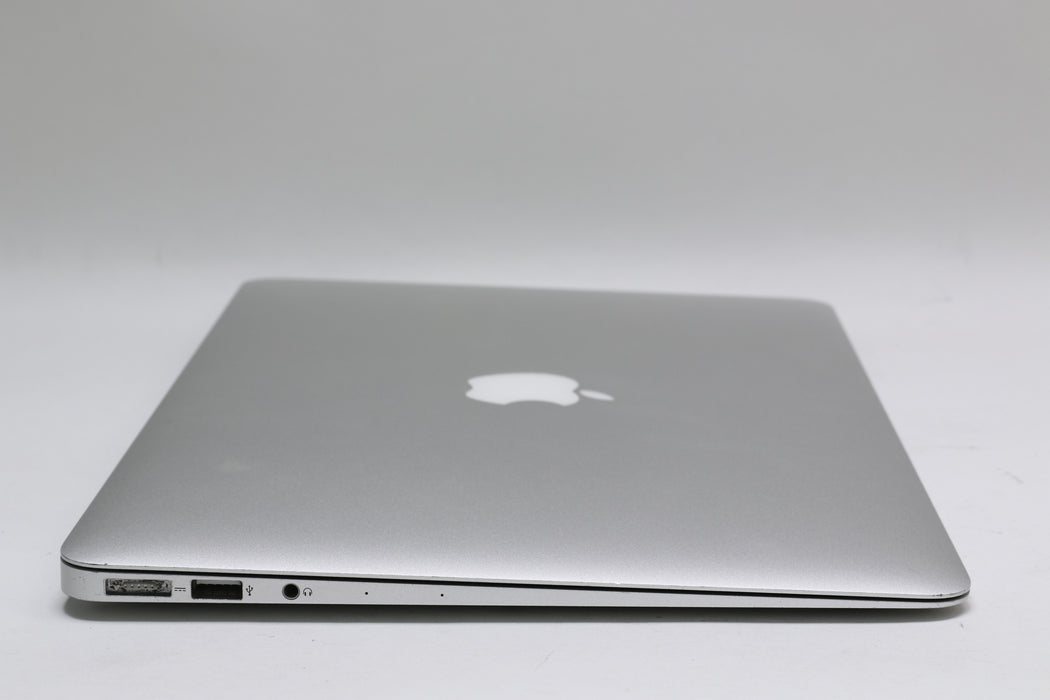 13.3" Macbook Air, 128GB SSD, 8GB, i5-4250U 1.30Ghz, 2013